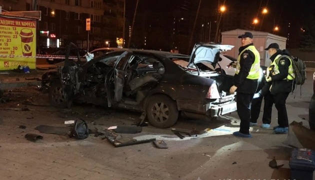 У Києві вночі вибухнуло авто: потерпілий у важкому стані