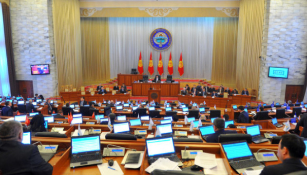 Парламент Киргизстану ухвалив закон про позбавлення екс-президентів недоторканності