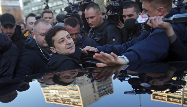 L’équipe de Zelensky appréhende de possibles provocations devant son bureau 