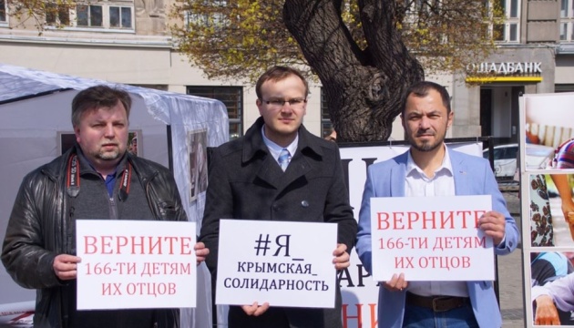 У Львові проходить акція на підтримку кримських татар, арештованих окупантами