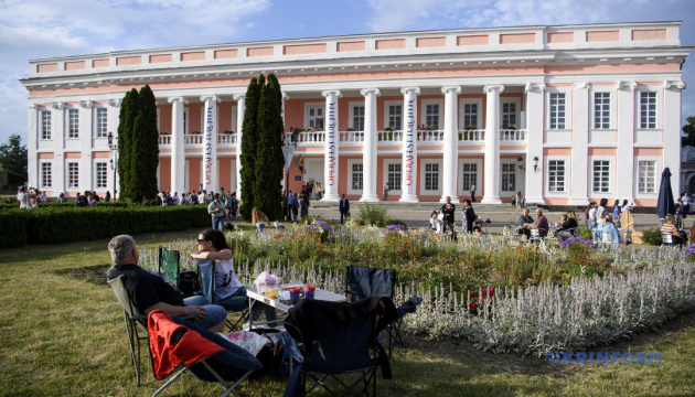 У Тульчині до оперного фестивалю оновлять палац Потоцьких