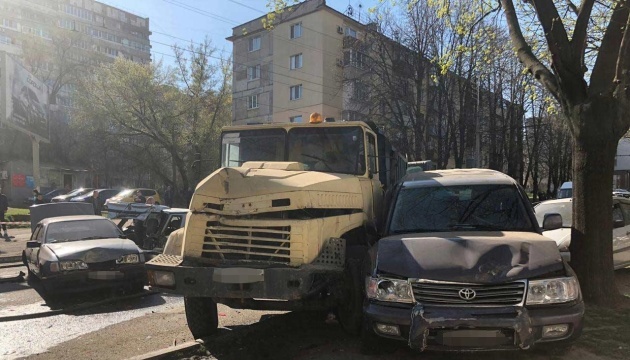 Bremsen versagt: Lkw rammt mehrere Autos in Dnipro