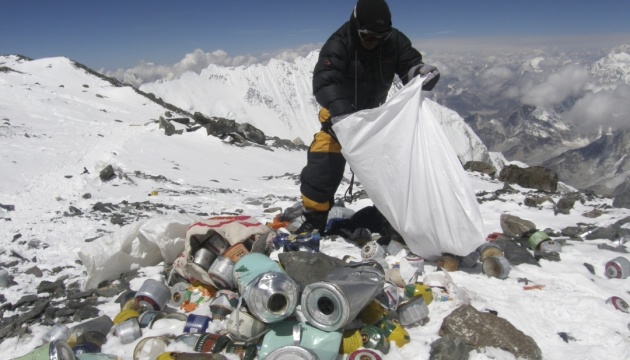Непал відправить на Еверест команду для збору сміття