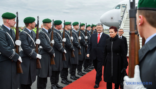 Poroshenko comienza su visita a Alemania 