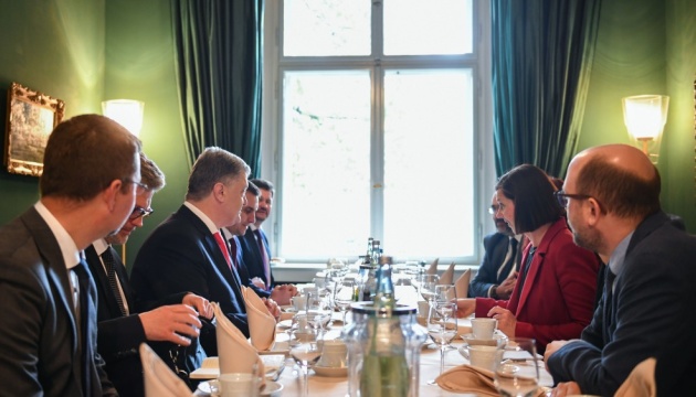Порошенко обговорив з німецькими парламентаріями безпекову ситуацію на Донбасі