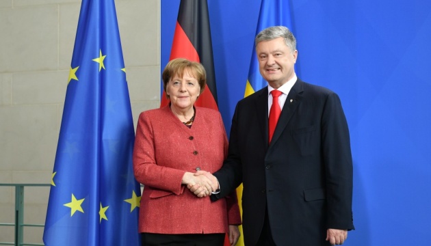ポロシェンコ大統領、ベルリンでメルケル独首相と会談　１８日開始の宇東部停戦を支持