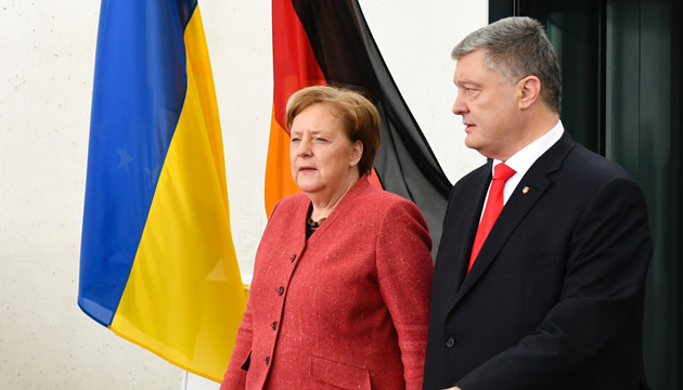 Poroschenko und Merkel fordern Freilassung ukrainischer Marinesoldaten
