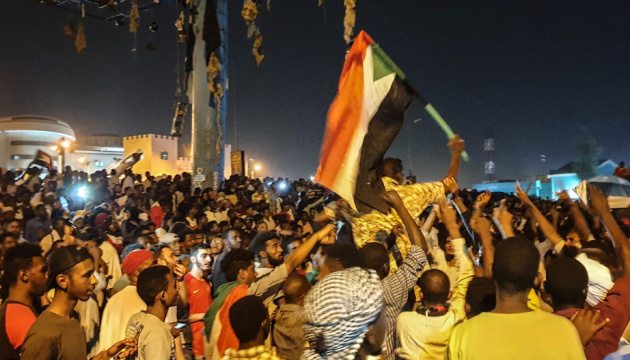 Масові протести в Судані: військові застрелили трьох осіб