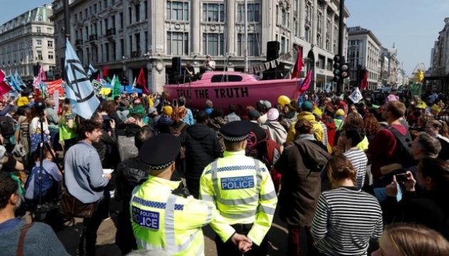 Тисячі захисників природи заблокували центр Лондона