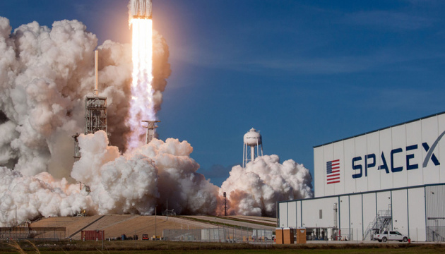 SpaceX запустила на орбиту ракету с европейским спутником связи