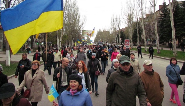 東部クラマトルシク市で、ウクライナ統一支持行進が開催
