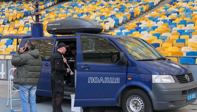 Policja i Gwardia Narodowa są już na Stadionie Olimpijskim   ZDJĘCIE