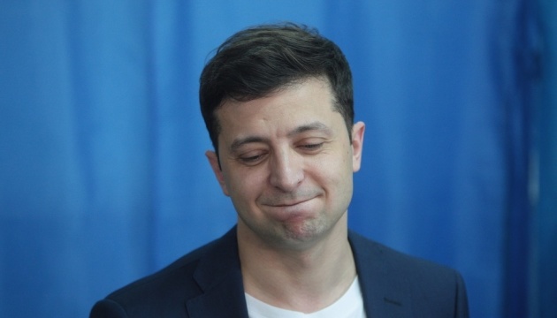Police fine Zelensky for showing his ballot to public