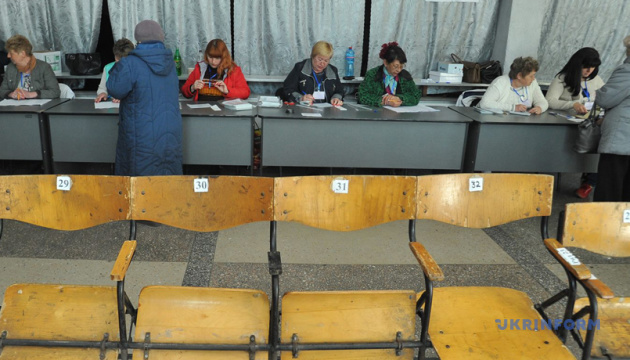 Фото бюлетеня, голосування за довіреністю — на Львівщині фіксують нові порушення