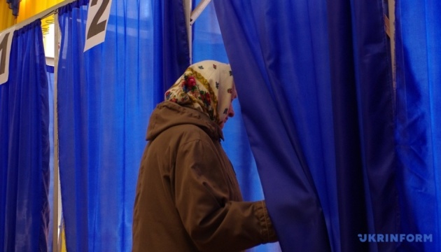Over 45 percent of voters already voted in Ukraine