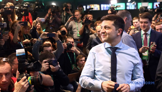 Sondeo a pie de urnas nacional: Zelensky obtiene el 73,2% de los votos, Poroshenko el 25,3%