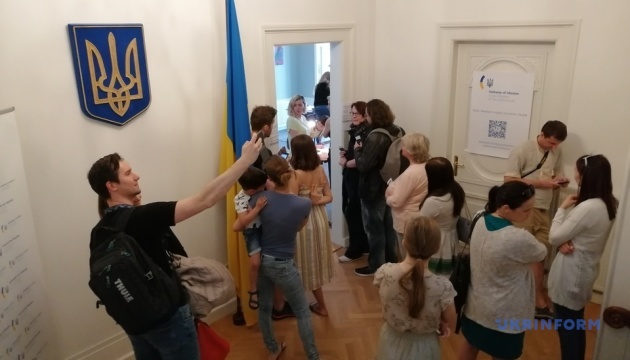На дільниці у Нідерландах українці голосували активніше, ніж у першому турі