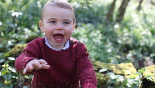 Королівська родина показала нові фото найменшого принца