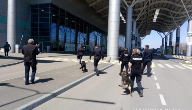 В одеському аеропорту шукають вибухівку