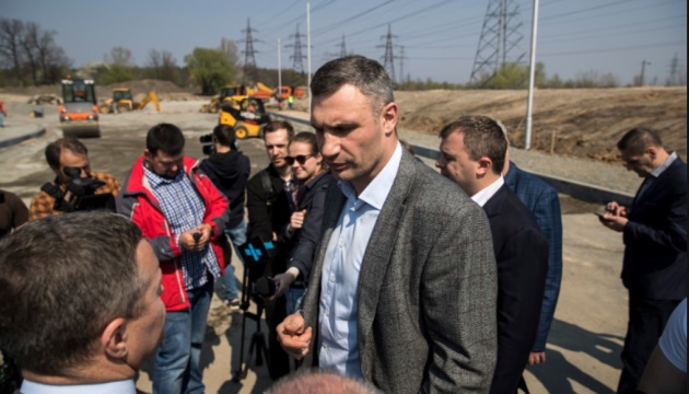 Кличко: За кілька років у Києві оновили понад 830 кілометрів доріг Кличко: За кілька років у Києві оновили понад 830 кілометрів доріг