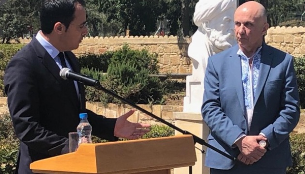 У Нікосії відкрито монумент «Козак Мамай» - дар України Кіпру