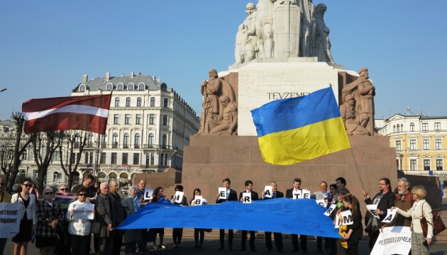 У Ризі відбулися акції на підтримку кримських татар