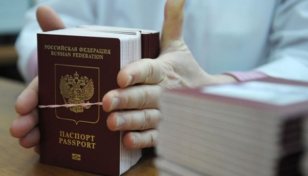 Паспортизація Донбасу: Путін хоче, щоб Зеленський продовжив курс Порошенка?