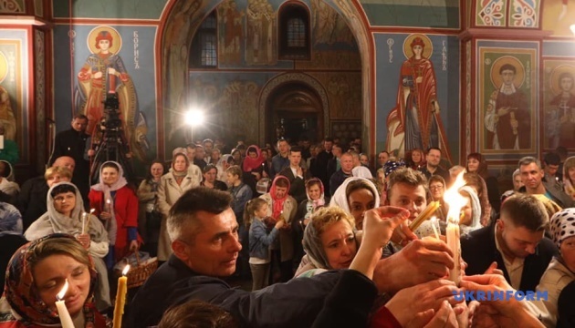 У Свято-Михайлівському соборі триває Великоднє богослужіння