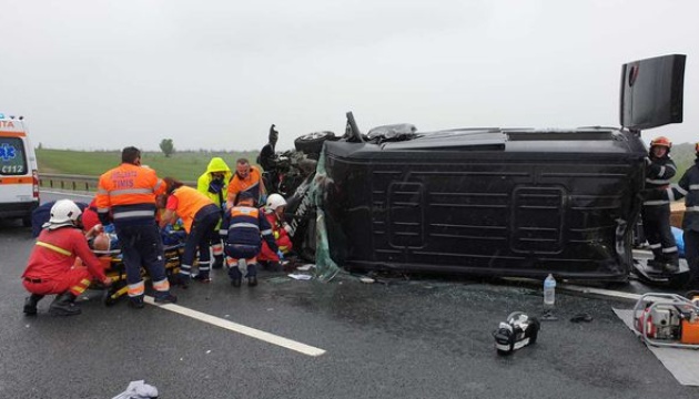 У Румунії вантажівка зіткнулась з мікроавтобусом: постраждали 10 осіб
