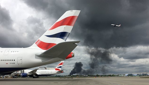 Біля лондонського летовища Хітроу спалахнула велика пожежа