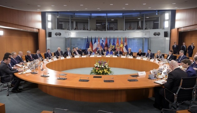Сербія і Косово погодилися сісти за стіл переговорів
