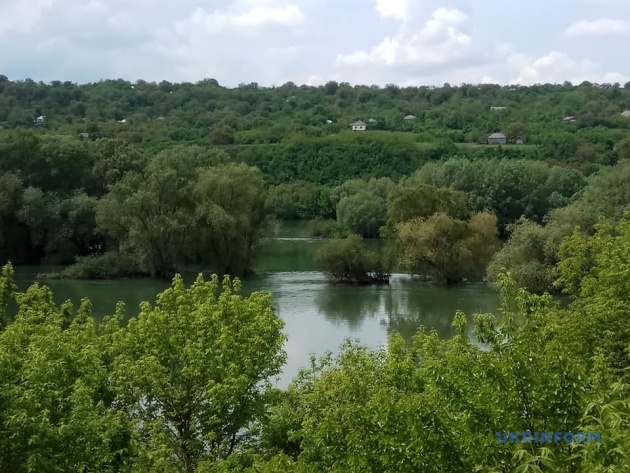 Вид із села на Дністер