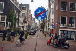 Влада Амстердама заборонила будувати нові готелі для зменшення кількості туристів