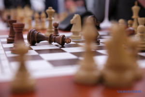 Міжнародна федерація шахів допустила росіян і білорусів до турнірів із національною символікою