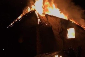 Les troupes russes bombardent un village : six maisons incendiées
