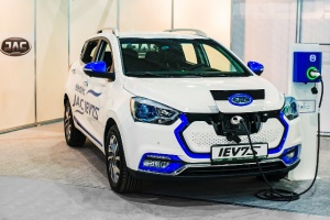 ボフダン社、電気自動車「JAC」を発表