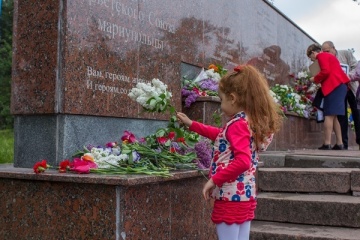 У Маріуполі відзначили День Перемоги та вшанували загиблих у 2014 році