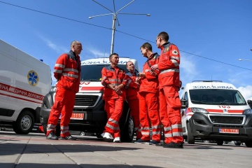 Запорожские медики получили шесть автомобилей скорой помощи