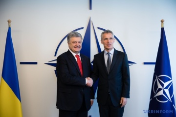 Poroshenko y Stoltenberg discuten la situación de seguridad en los mares Negro y de Azov