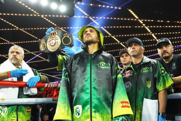 Lomachenko gibt 50% seines Honorars an seinen Vater