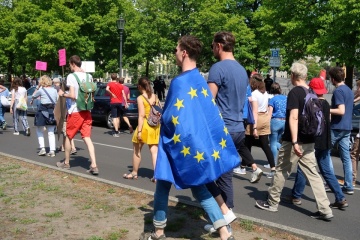 По Берлину прошел многотысячный марш против дискриминации