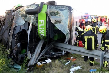 У Німеччині перекинувся автобус: більше 60 потерпілих