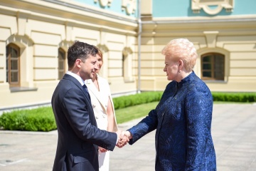 President of Lithuania congratulates Zelensky