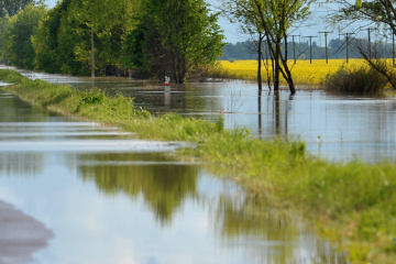 На Прикарпатті паводки підняли рівень води у Дністрі до 1,5 метра