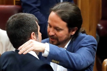 Ув'язнених каталонських депутатів привезли у парламент Іспанії