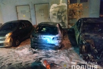 Поліція відкрила справу про підпал п'яти авто у Києві