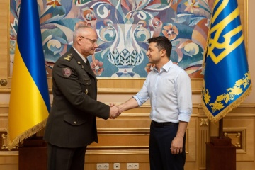 Зеленський звільнив Муженка і призначив нового начальника Генштабу