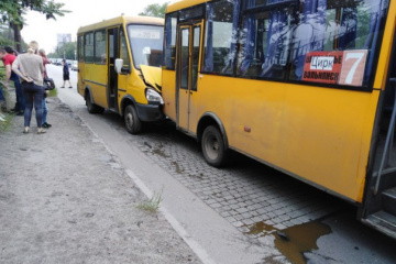 У Запоріжжі зіткнулися маршрутки, є постраждалі
