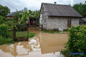 Постраждалим від повені на Прикарпатті почали нараховувати допомогу
