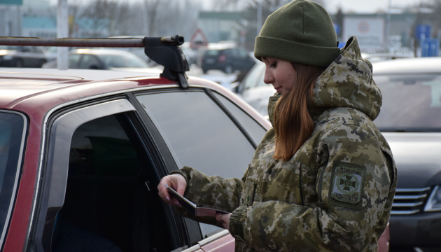 Прикордонники не випустили з України 6300 авто без «Зеленої картки»